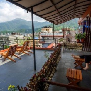 Фотография гостиницы Hotel Middle Point Pvt Ltd