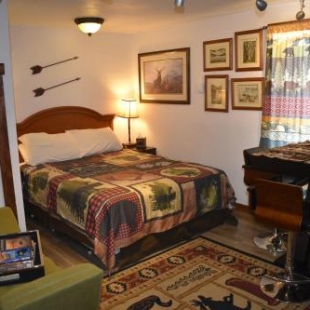 Фотография гостиницы Yellowstone Motel - Adults Only - All rooms have kitchens