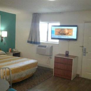 Фотографии гостиницы 
            InTown Suites Extended Stay Houston Jersey Village