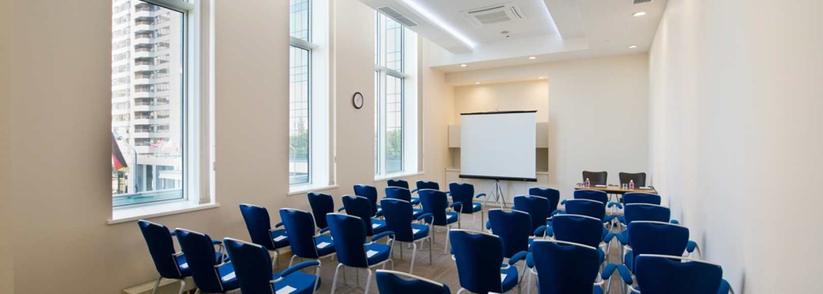 Фотография конференц-зала Кембридж