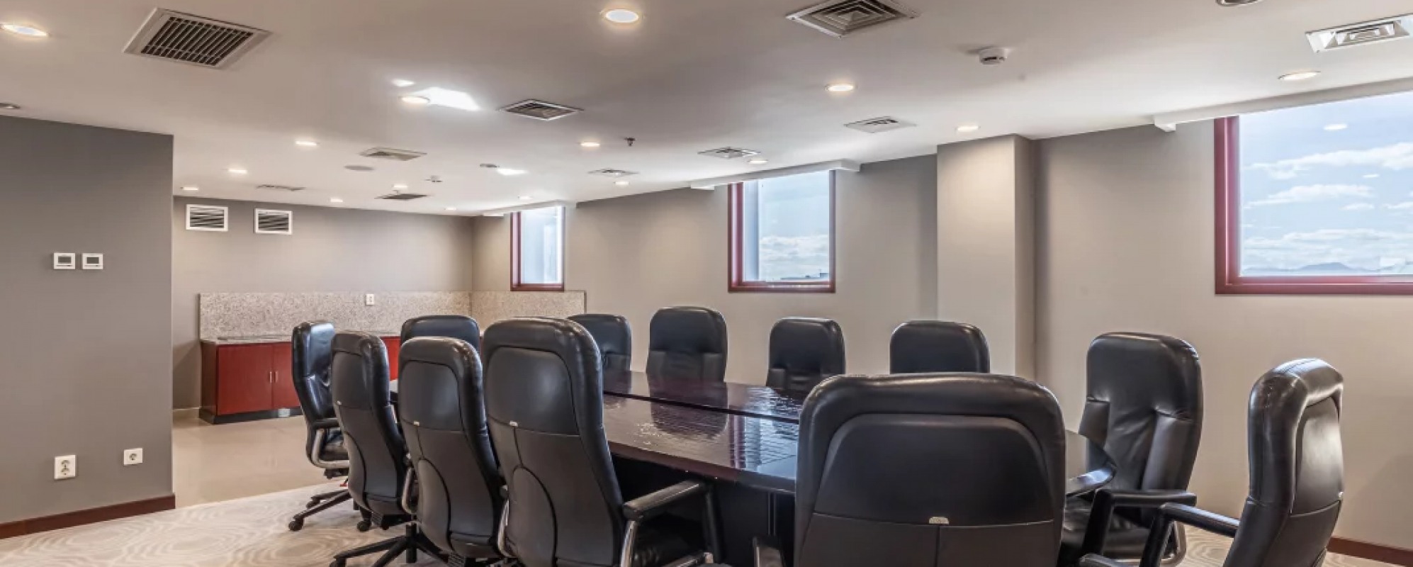 Фотографии комнаты для переговоров VIP-комната