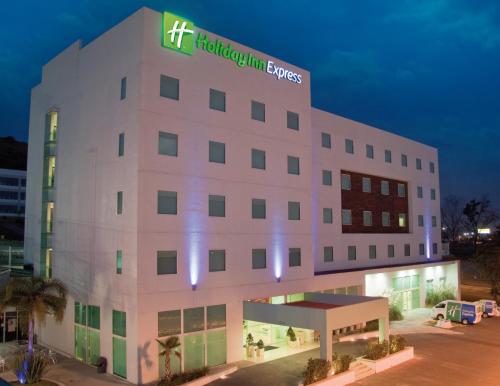 Фотография гостиницы Holiday Inn Express Guadalajara Iteso, an IHG Hotel