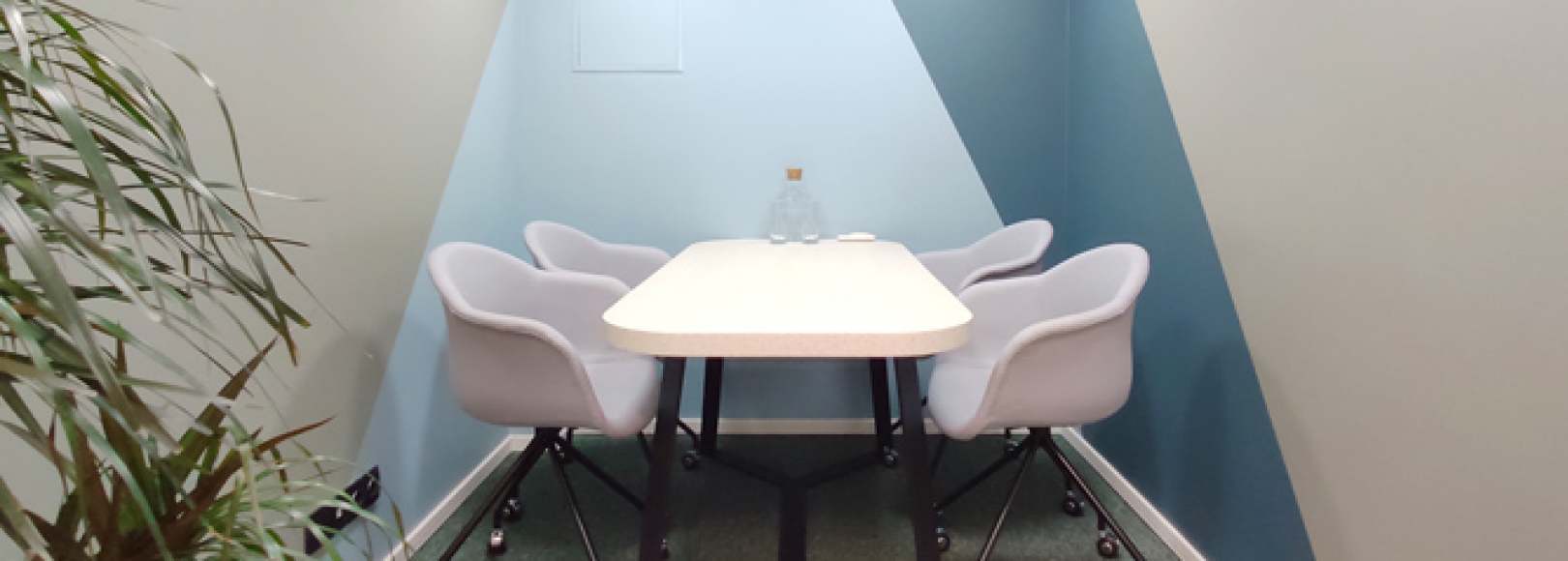 Фотография комнаты для переговоров Практик Васильевский Переговорная №2 на 4 места