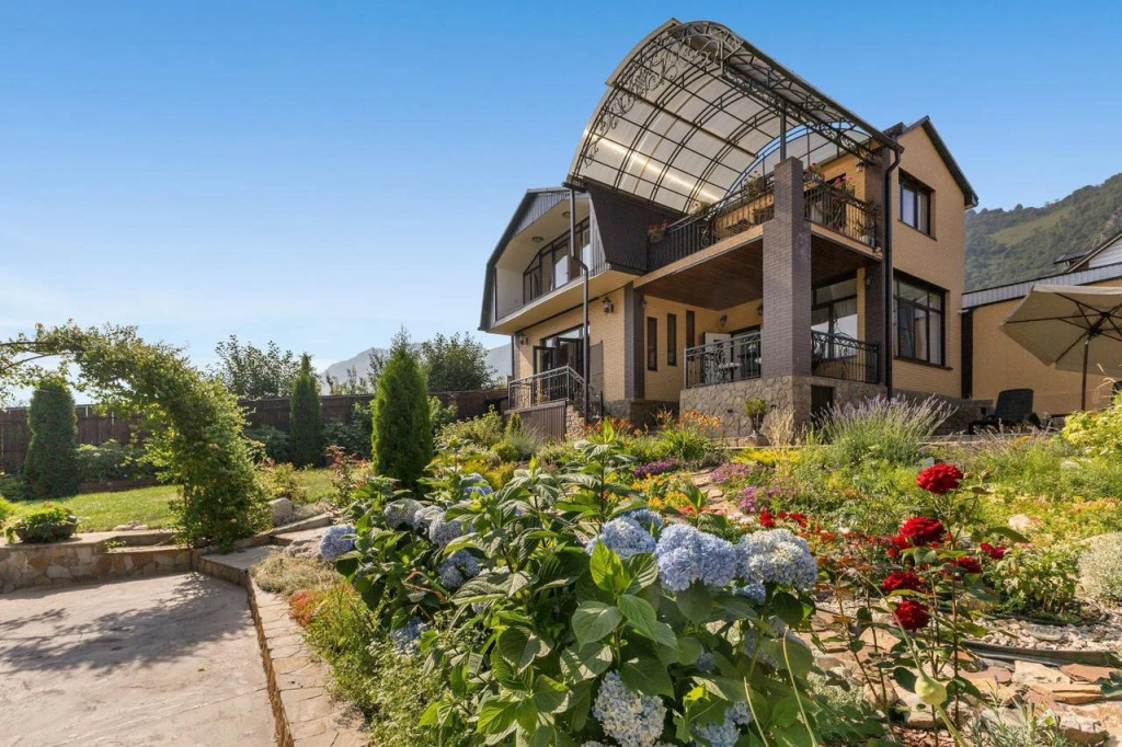 Фотография Коттеджа Частный дом Райский уголок среди гор и альпийских лугов