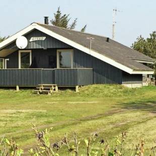 Фотографии гостевого дома
Three-Bedroom Holiday home in Blåvand 54