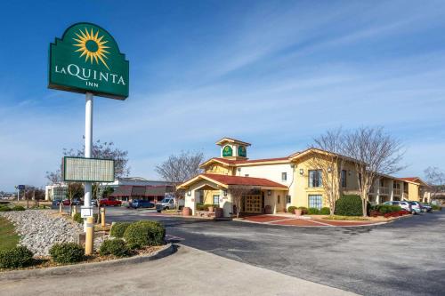 Фотографии гостиницы
La Quinta Inn by Wyndham Huntsville Research Park