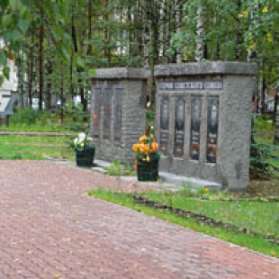 Фотография памятника Памятник-стела Героям-землякам