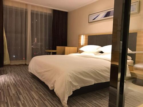 Фотография гостиницы City Comfort Inn Plaza Hotel