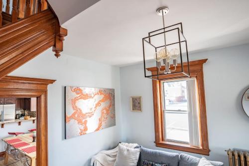 Фотография гостевого дома Luxury 8 Bedroom House, Steps to Tropicana, Beach and Boardwalk!