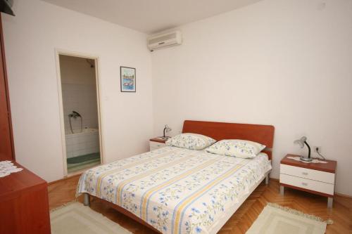 Фотография гостевого дома Apartments with a parking space Jelsa, Hvar - 2059