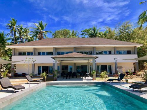 Фотография гостиницы Sunset Cove Beach & Dive Resort