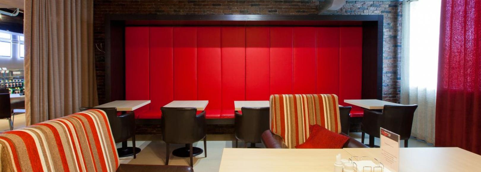 Фотография банкетного зала VIP-зона у камина