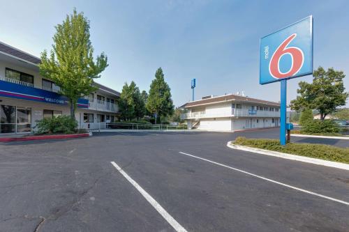 Фотография гостиницы Motel 6 Weed - Mount Shasta