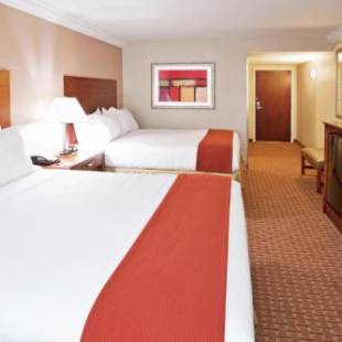 Фотографии гостиницы 
            Holiday Inn Express & Suites Niagara Falls, an IHG Hotel