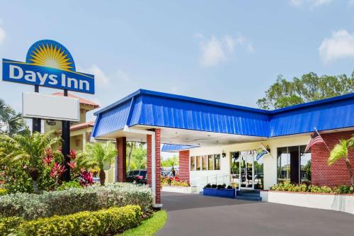 Фотография гостиницы Days Inn by Wyndham Fort Myers Springs Resort