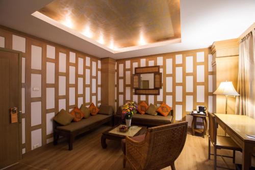 Фотография гостиницы The Tarntawan Hotel Surawong Bangkok