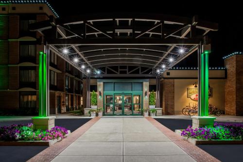 Фотография гостиницы Holiday Inn Saratoga Springs, an IHG Hotel