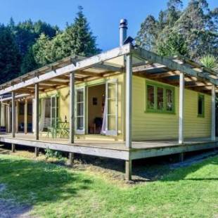Фотографии гостевого дома 
            Back of Beyond Cottage - Lake Rotoehu Holiday Home
