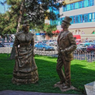 Фотография памятника Памятник Голохвастову и Проне Прокоповне