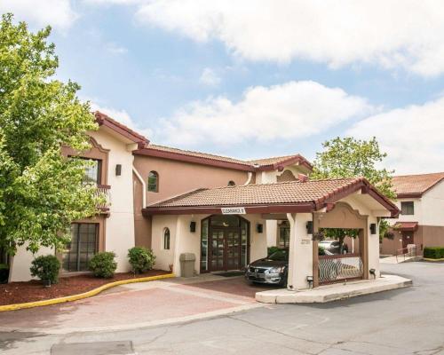 Фотография гостиницы Econo Lodge Kalamazoo