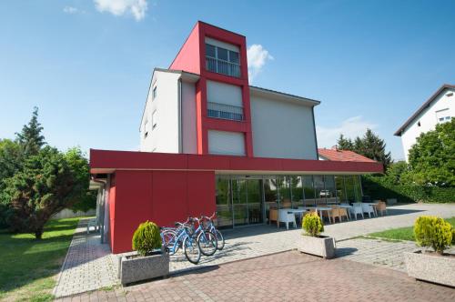 Фотография хостела Simbol Rooms with free private parking