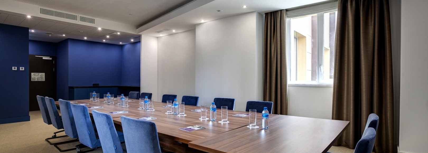 Фотография конференц-зала Тартана