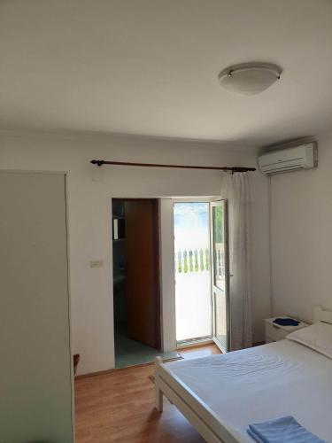 Фотографии гостевого дома 
            Rooms Tonica Metajna 5