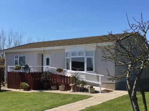 Фотография гостевого дома Moneydarragh Cottage with uninterrupted mountain and sea views