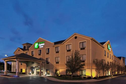 Фотография гостиницы Holiday Inn Express Hotel & Suites - Belleville Area, an IHG Hotel