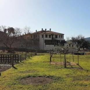 Фотографии гостевого дома
Casa de dos habitaciones con piscina privada en Cabañeros