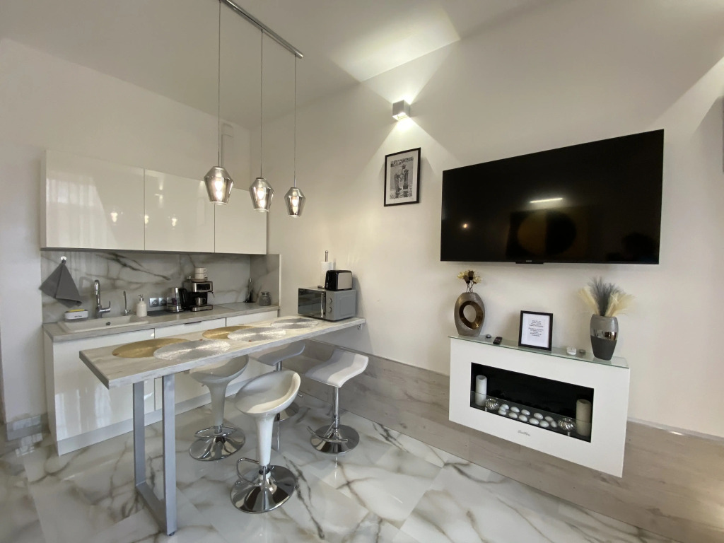 Фотография квартиры Апартаменты в современном стиле с камином