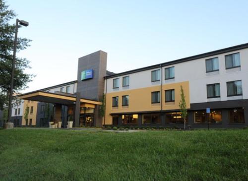 Фотография мини отеля Holiday Inn Express Brentwood-South Cool Springs, an IHG Hotel