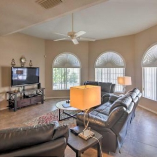 Фотография гостевого дома Modern Home with Pool, 4 Mi to Lake Havasu Park!