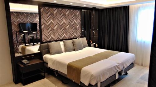 Фотография гостиницы Almond Business Hotel