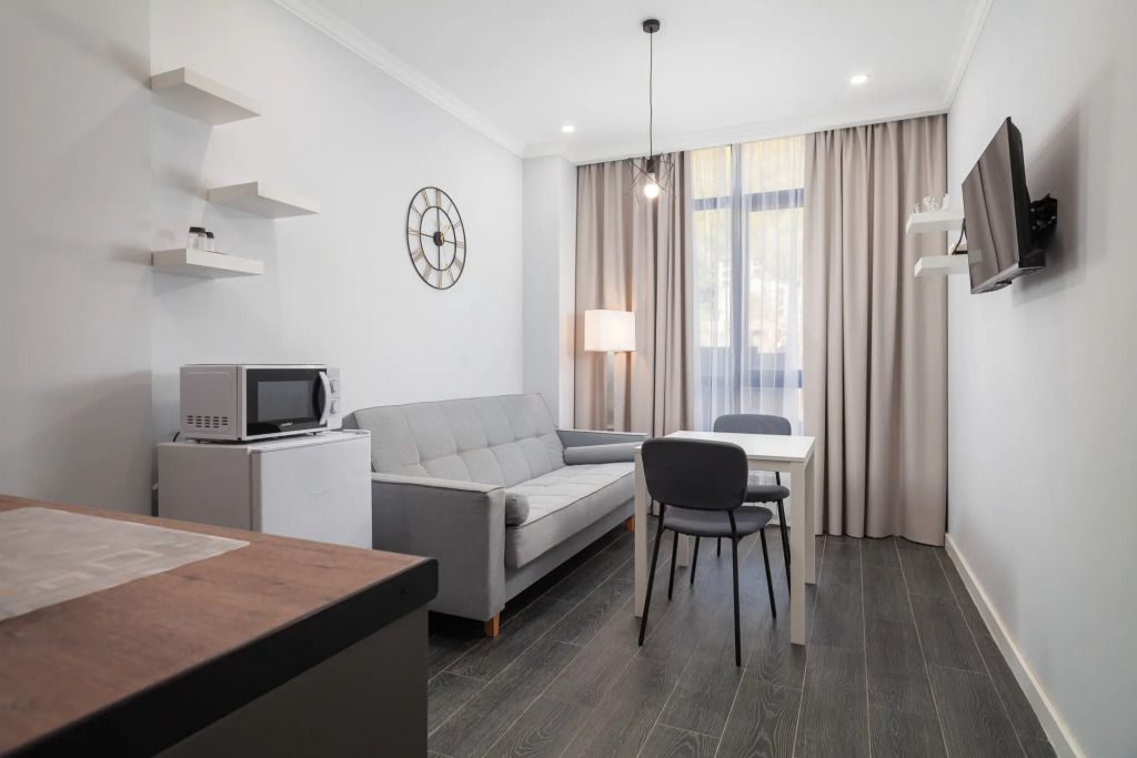 Фотография квартиры Апартаменты Белоснежные с Отдельной Кухней-столовой