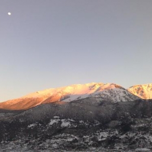 Фотография гостевого дома Pasithea Mountain Chalet
