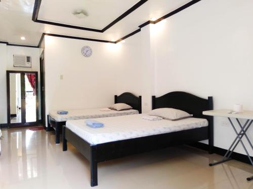 Фотографии мини отеля
Strangers Inn&Bar