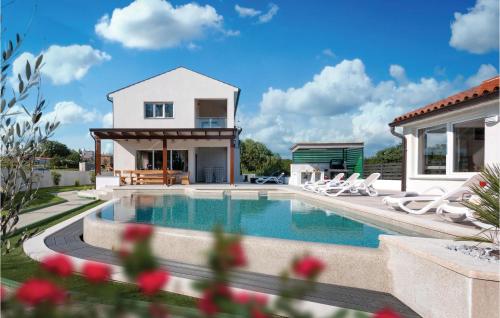 Фотографии гостевого дома
Five-Bedroom Holiday Home in Marcana