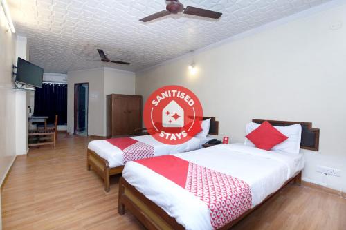 Фотография гостиницы Capital O 27607 Hotel Kartik