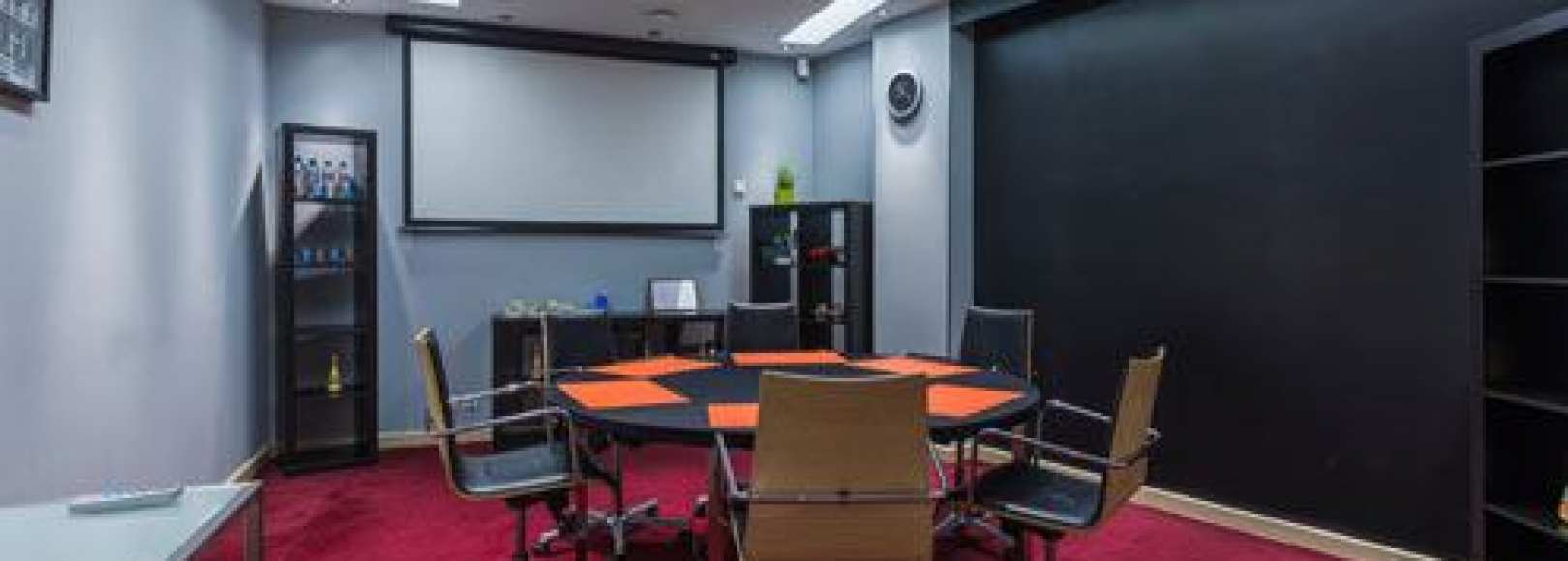 Фотография комнаты для переговоров Зал А