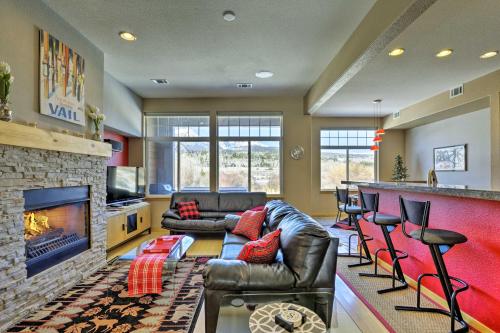 Фотография гостевого дома Modern Silverthorne Townhome with Hot Tub and Mtn Views