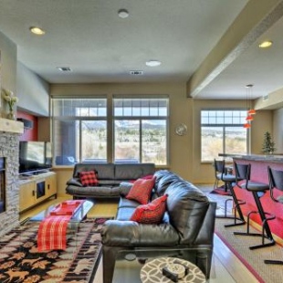 Фотография гостевого дома Modern Silverthorne Townhome with Hot Tub and Mtn Views