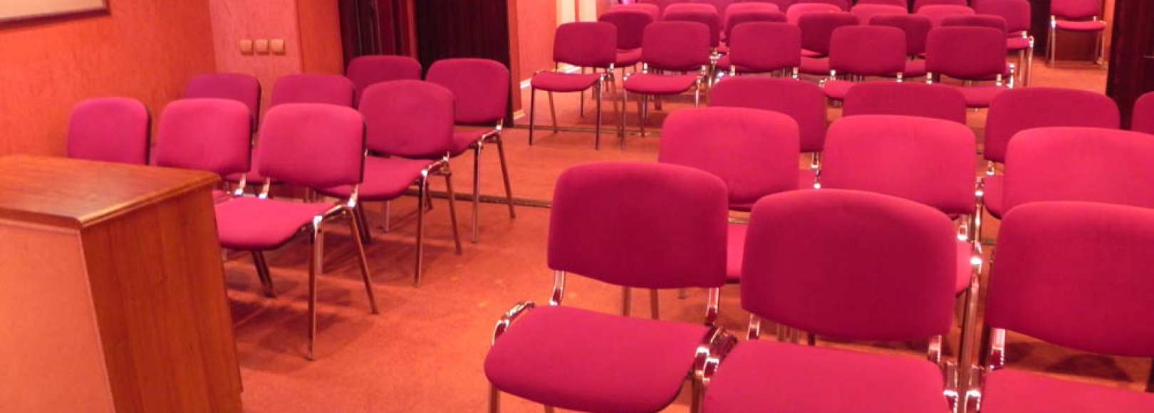 Фотография конференц-зала Волга