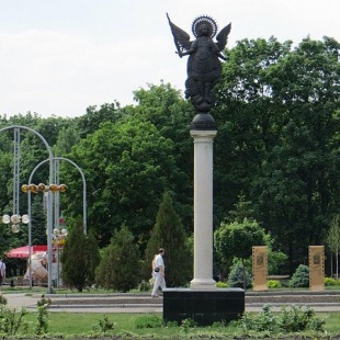 Фотография Памятник Михаилу архистратигу