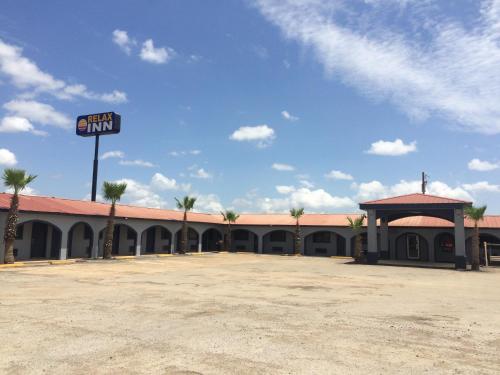 Фотография мотеля Relax Inn Dilley