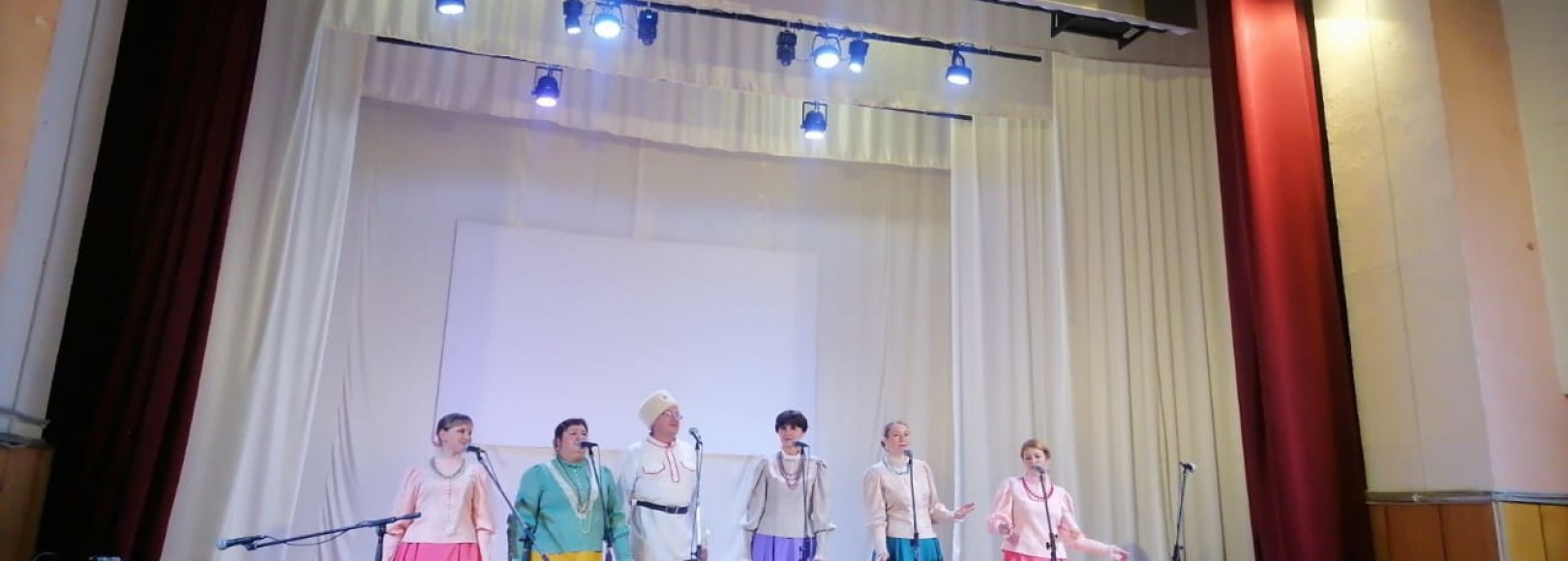 Фотография конференц-зала Майнский Центр культуры Концертный зал