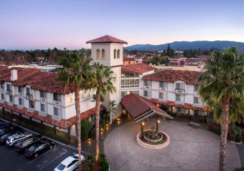 Фотография гостиницы DoubleTree by Hilton Campbell - Pruneyard Plaza