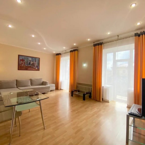 Фотографии квартиры 
            Апартаменты 3-комнатные HomeApart К.Маркса, 25