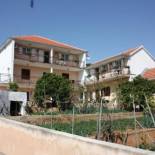 Фотография гостевого дома Apartments with a parking space Vinisce, Trogir - 6117
