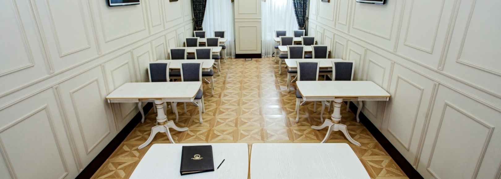 Фотография конференц-зала Белый зал